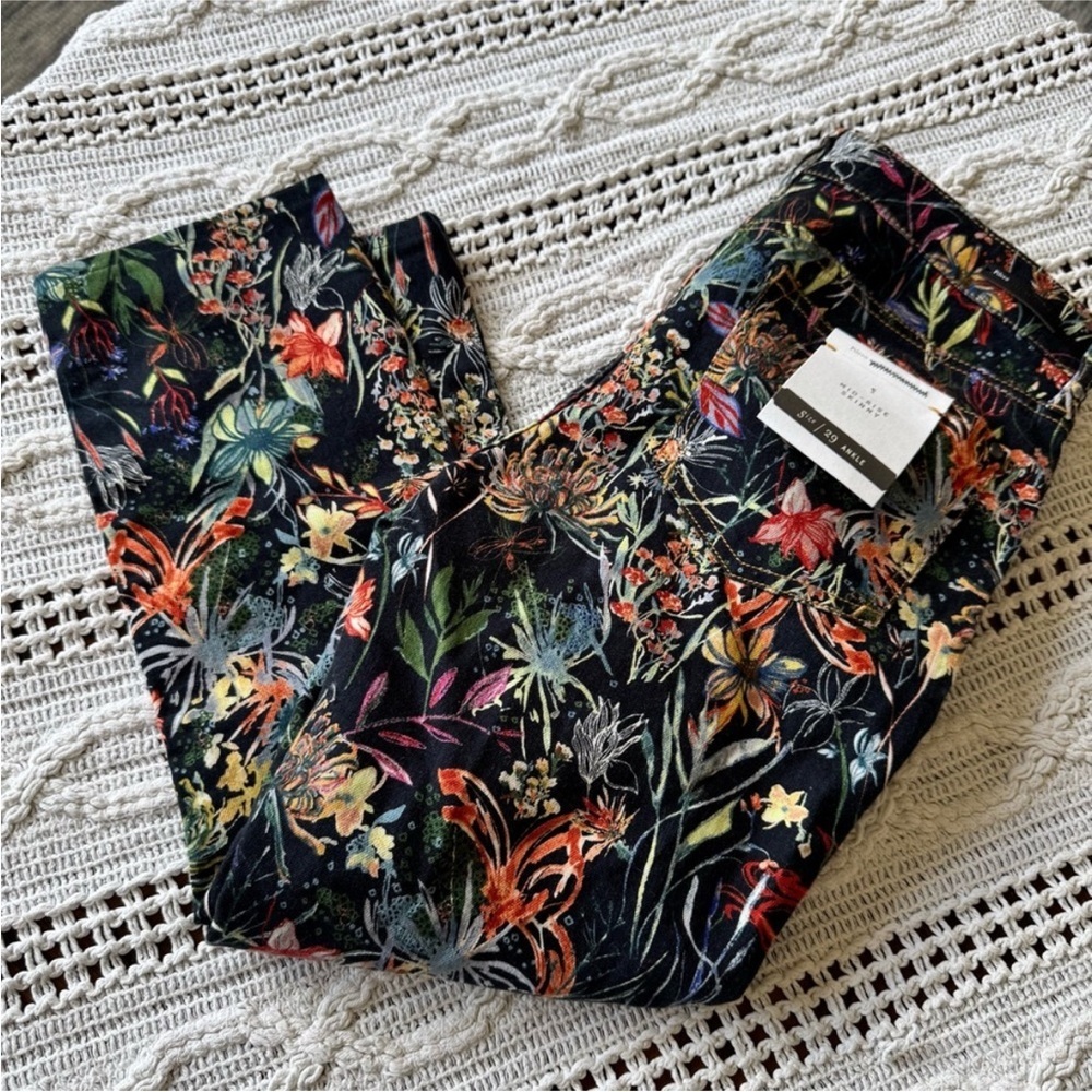Anthropologie Mid Rise Skinny Jeans with floral print - Picture 8 of 16